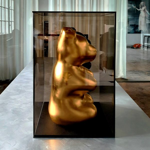 plastik bär kunststoff figur art sculpture gold jellybear Jelly Pool Bear MANUEL W STEPAN - Contemporary Art Design - Pop Art Kunst - Pop Art Wien - Kunst Wien - Design Wien - Art Direktor Wien