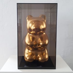24 karat gold bär figur art sculpture gold jellybear Jelly Pool Bear MANUEL W STEPAN - Contemporary Art Design - Pop Art Kunst - Pop Art Wien - Kunst Wien - Design Wien - Art Direktor Wien