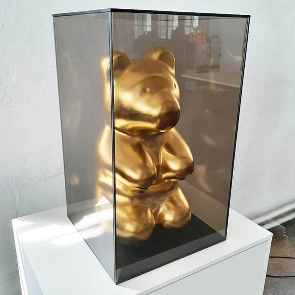 24 karat gold bär figur art sculpture gold jellybear Jelly Pool Bear MANUEL W STEPAN - Contemporary Art Design - Pop Art Kunst - Pop Art Wien - Kunst Wien - Design Wien - Art Direktor Wien